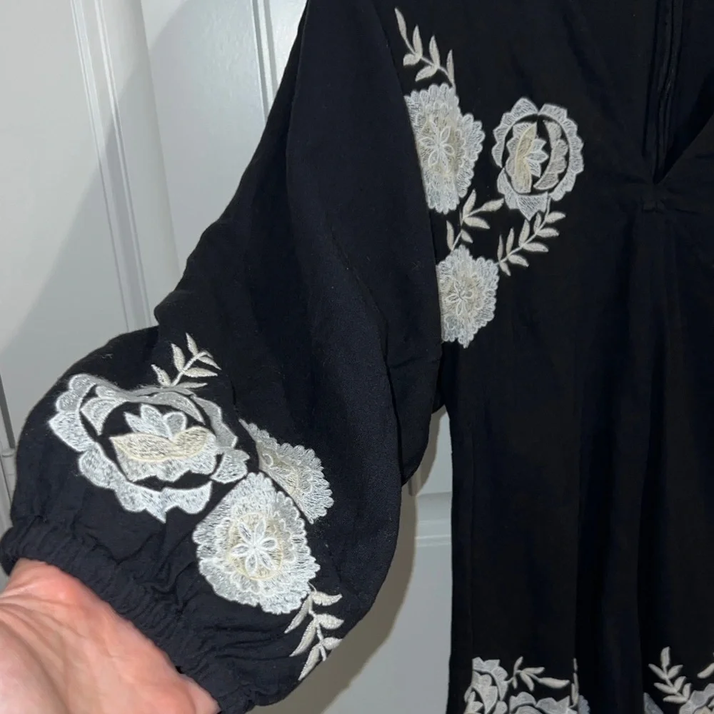 Zara Black Romper with White & Beige Floral Embroidery Size EU/US: XS